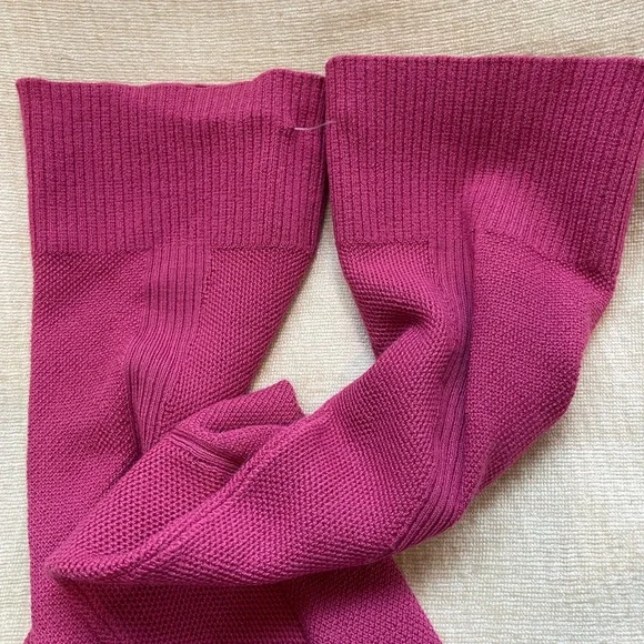 NEW Lululemon convertible Leg Warmers - Picture 12 of 14